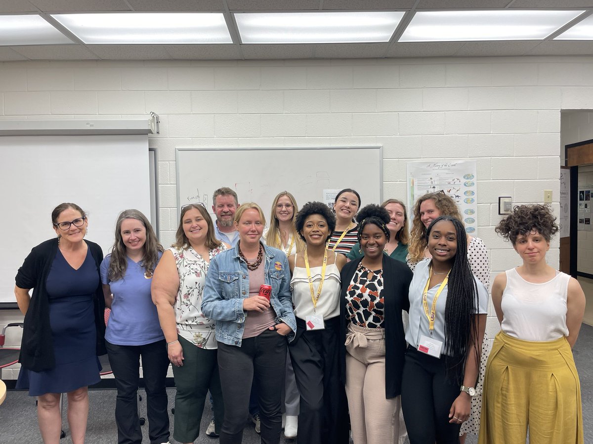 Lagomarsino_L's tweet photo. We had a wonderful day of science and community with the @evo_lagniappe network today. The scholars were rocked their posters and talks and celebrated their achievements with their mentors. #RaMP #NSFfunded https://t.co/CAgjk3qGWJ