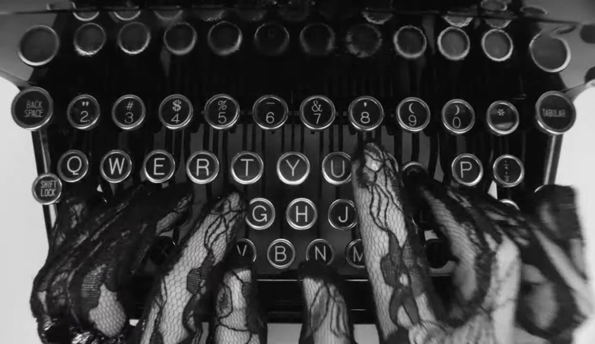 moonlightemi's tweet image. HELLO?! THIS IS GORGEOUS 😭🤍✋🏻

#FortnightVideo #TSTTPD @taylornation13 @taylorswift13 @postmalone