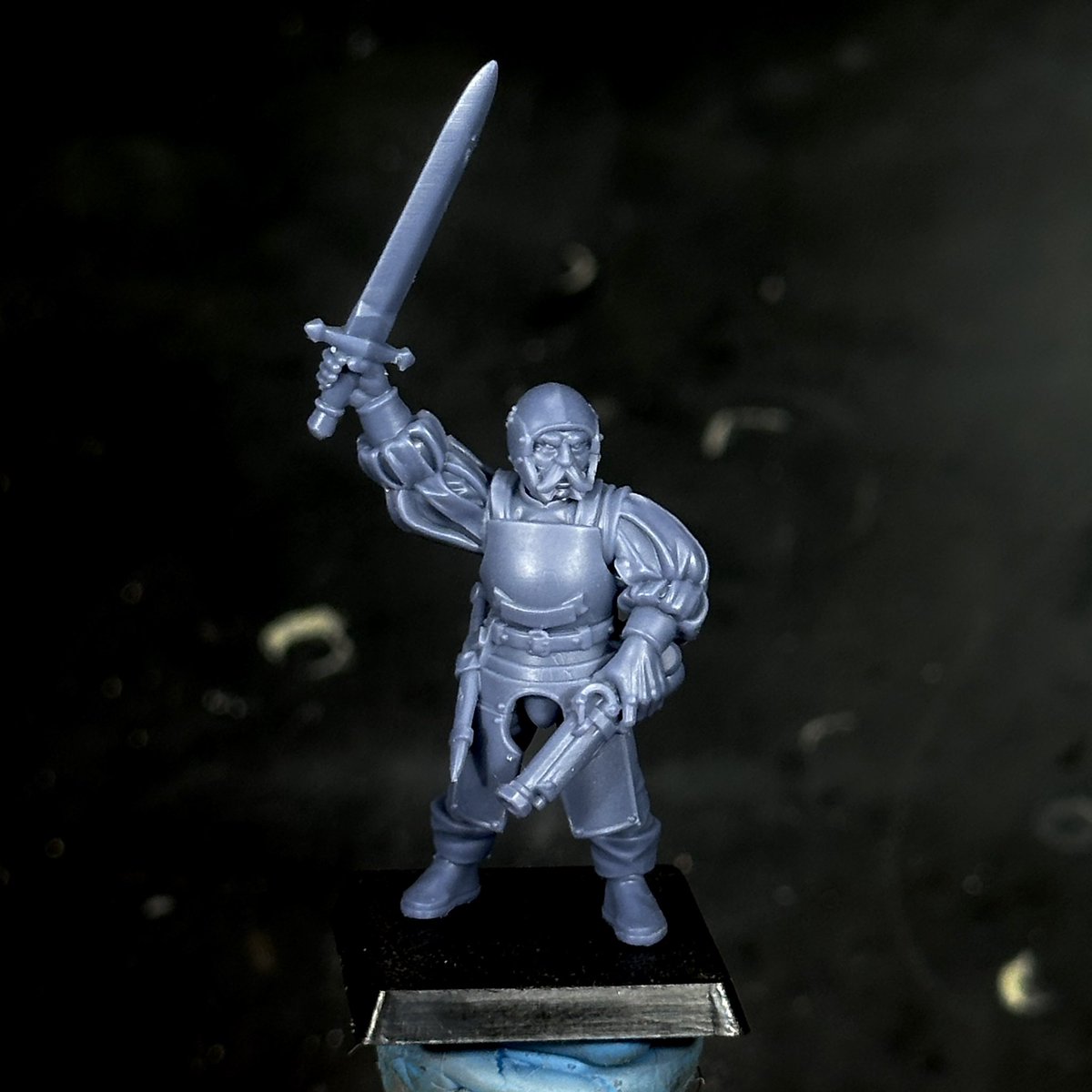 Col_Festus's tweet photo. First print off the GKtwo from @3dUniformation STL from highland miniatures, Resin is a 4:1 mix of @SirayaTech Abs like navy grey to Tenacious onyx #GKtwo #resin #whfb #warhammerfantasy #theoldworld #3dprinting #empireofman https://t.co/rEEbYSIY7z
