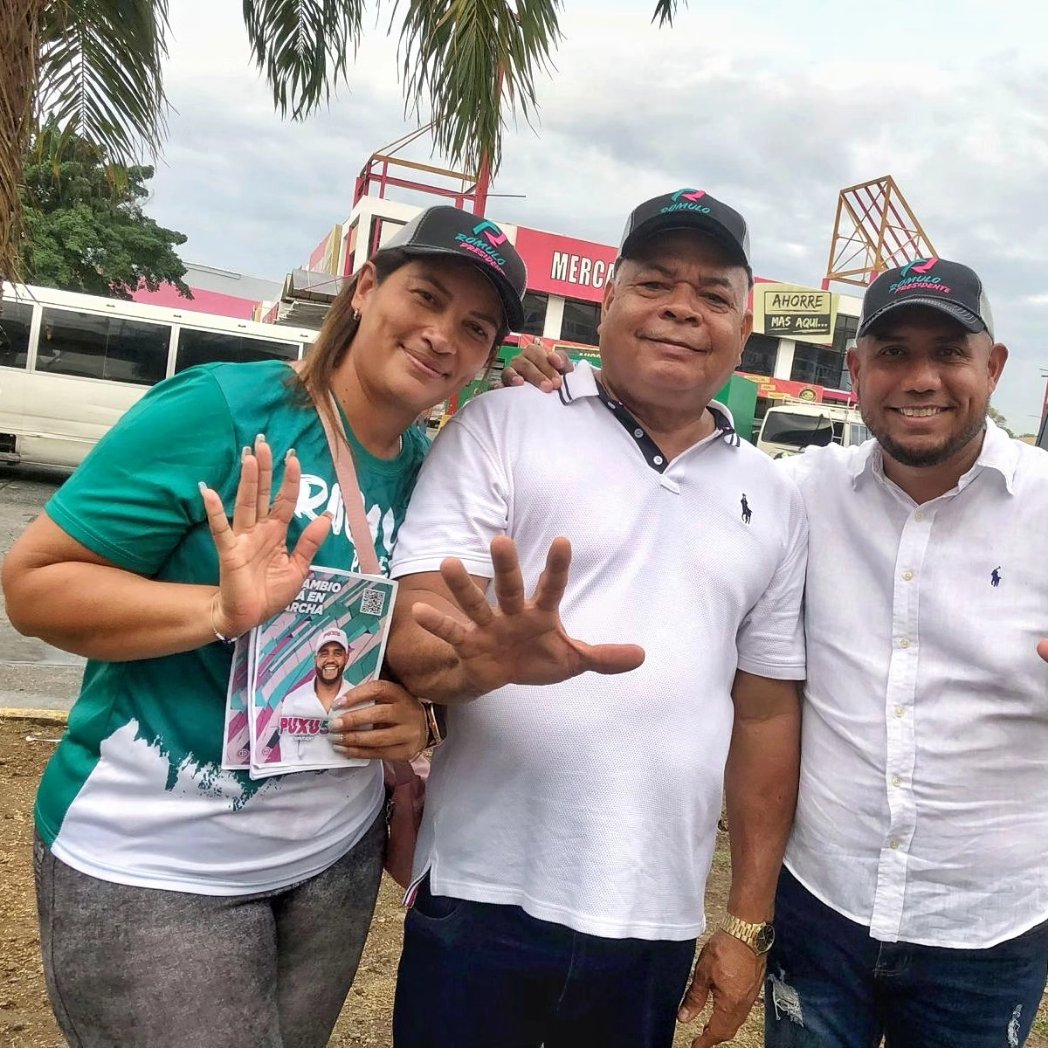 Danieldannymore's tweet photo. Mi gente que alegría poder compartir con ustedes en esta tarde el volanteo de Nuestro candidato a presidente Romulo Roux en el Centro Comercial los Andes.

Estoy convencido que podemos lograr este cambio esté 5 de mayo. 💪

¡Todos con Daniel Moreno! 5️⃣✅
@romuloroux
@puxucaicedo https://t.co/osHOE2yQrM