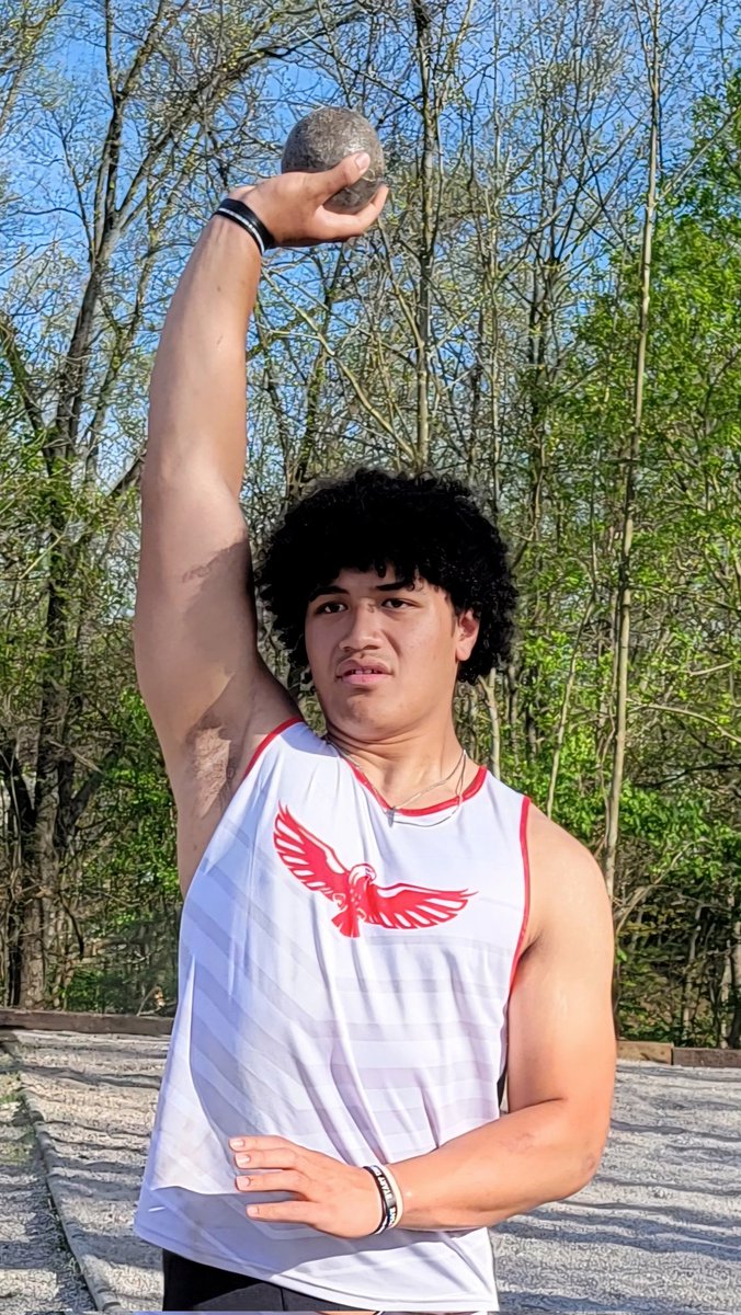 MckenneyKristi's tweet photo. Daniel, Kelsey, and Tofa had themselves a meet at Anderson! PR's all around for this crew in both events against great competition! #keepitflyin @TrackFieldMHS @Milford_Eagles https://t.co/eDCK5syuWO