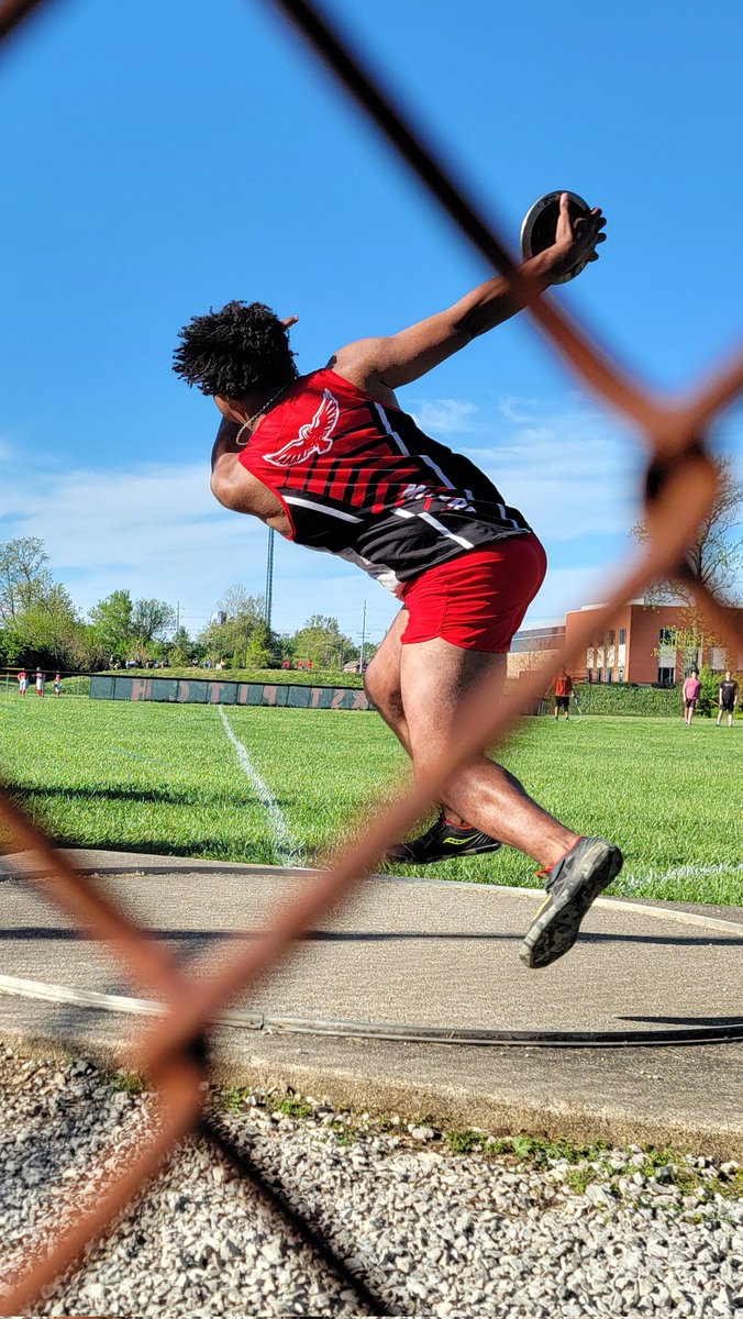 MckenneyKristi's tweet photo. Daniel, Kelsey, and Tofa had themselves a meet at Anderson! PR's all around for this crew in both events against great competition! #keepitflyin @TrackFieldMHS @Milford_Eagles https://t.co/eDCK5syuWO