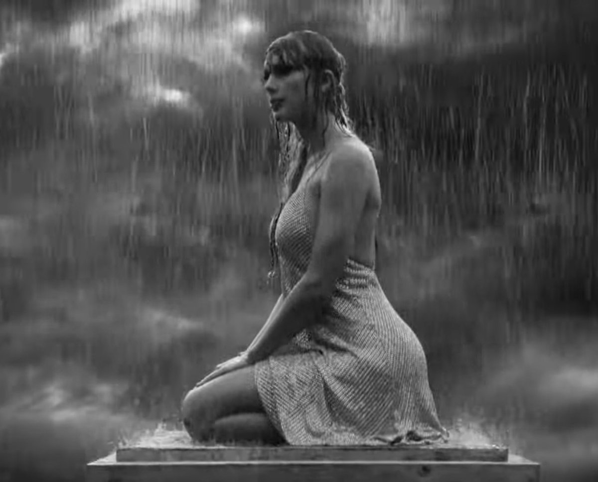 SavLovesSwift's tweet image. “I just don't understand how you don't miss me // In the shower and remember how my rain-soaked body // Was shakin’, do you hate me?” THE BLACK DOG REFERENCES I AM SCREAMING !!!!! #FortnightMusicVideo #TSTTPD