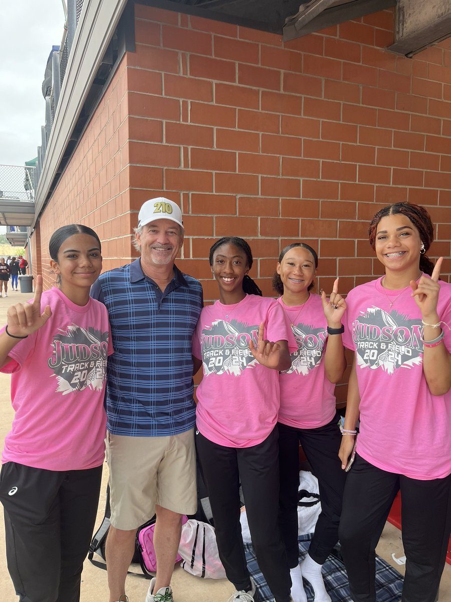JudsonFCA's tweet photo. Today we didn’t get to have FCA this morning, but we love that our FCA rep stopped by to cheer on his teams! 
@FCASanAntonio @JISD_ATHLETICS https://t.co/QHaPk7TW8T