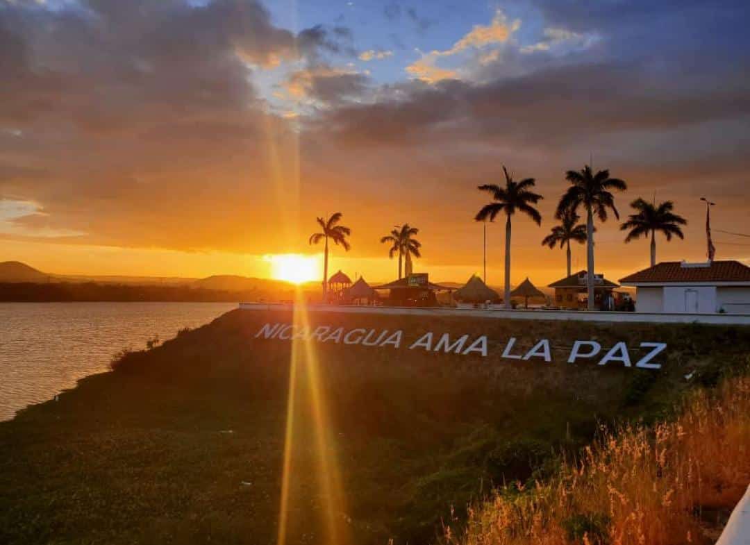 Aca nos ilumina un sol que no declina, que cubre a Nicaragua con rayos de Paz
#SomosVictoriasVerdaderas 
#SomosPLOMO19 
<a href="/CarlosEmilioDH/">Carlos Emilio Lopez</a> 
<a href="/DrSuazo915/">𝙎𝙪𝙖𝙯𝙤 ☭✊🏻🇵🇸</a> 
<a href="/mijamart88/">⚫🔴𝕄𝕚𝕛𝕒𝕞𝕒𝕣𝕥🔴⚫</a>