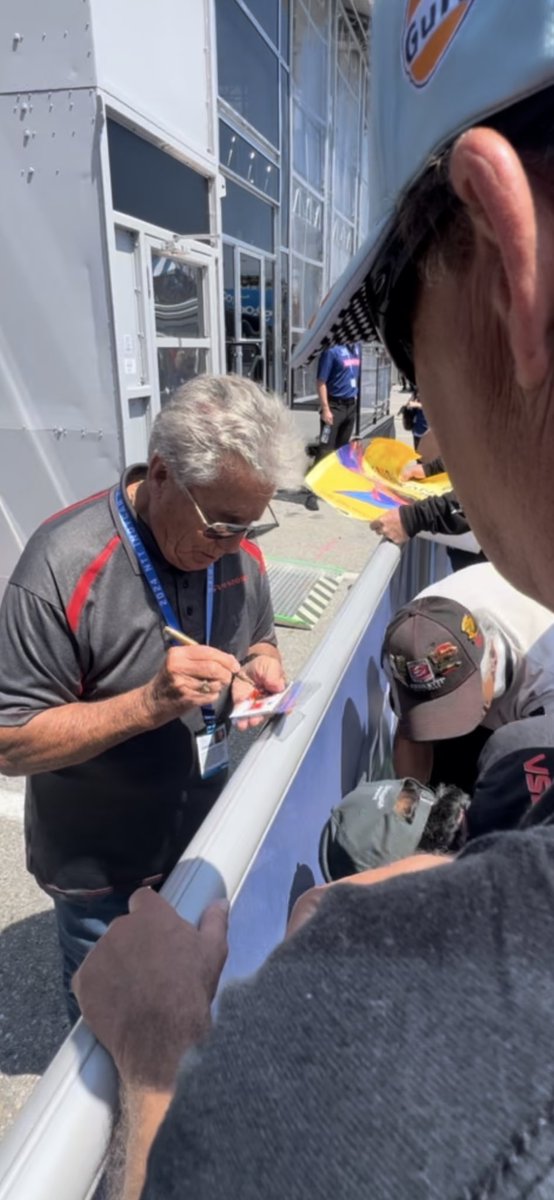 racstar2's tweet photo. @GPLongBeach Mario Andretti always signs autographs. https://t.co/IVI5HcsSCG