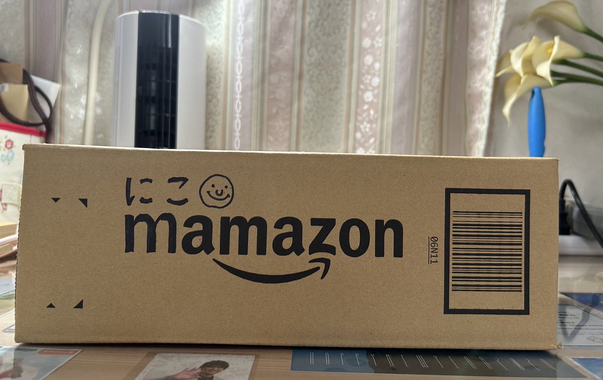 niko_haha_'s tweet photo. にこの親友の出産祝いを贈るのに
丁度良い箱があったので🖊️📦💡
これで送る事にした☺︎
#きづいてくれるかな
#mamazon https://t.co/K9FeUq8uE7