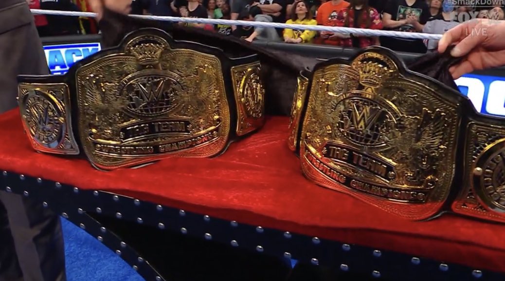 reigns_era's tweet photo. HOLY FUCK THESE GO HARD #SmackDown https://t.co/AJkPXIkohZ