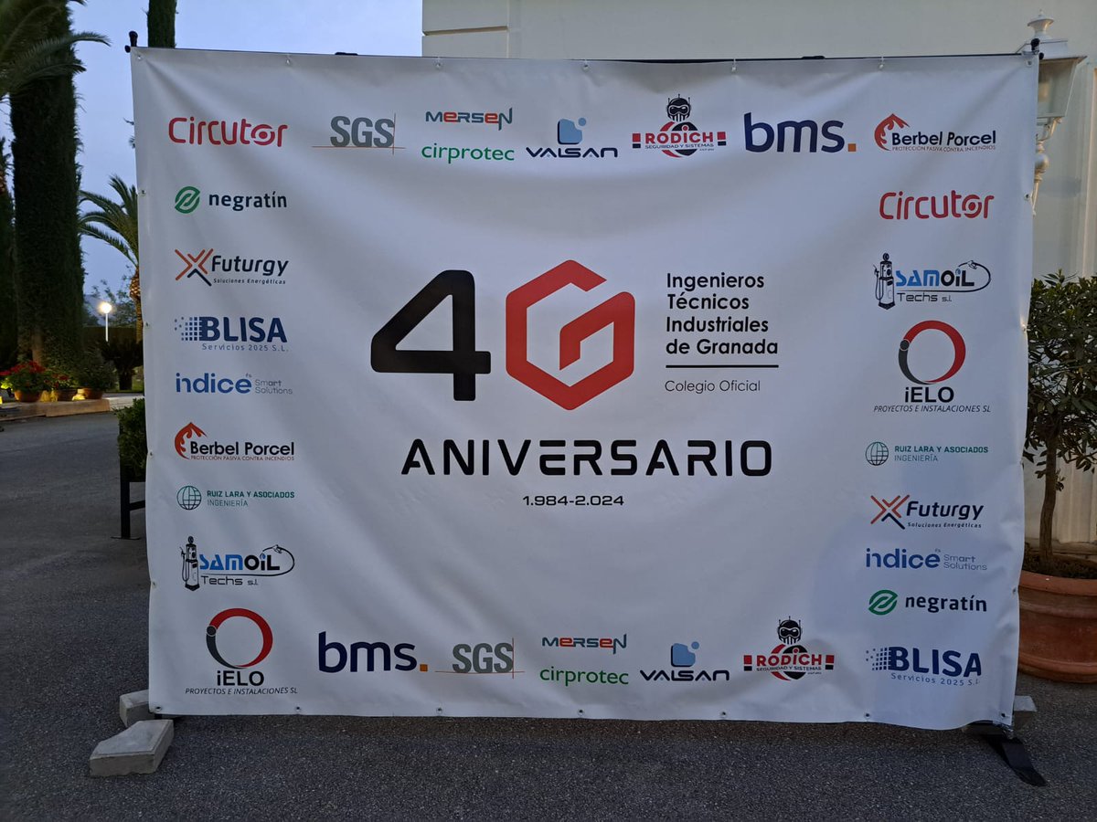 UPGranada_'s tweet photo. ☝️Genaro Sánchez Capilla, presidente de UPG asiste al 40 aniversario del Colegio Of. Peritos e Ingenieros Técnicos Industriales de Granada.

Fernando Terrón, su Decano, da la bienvenida a los asistentes. Enhorabuena!🫶 https://t.co/mlSbqSnOdM