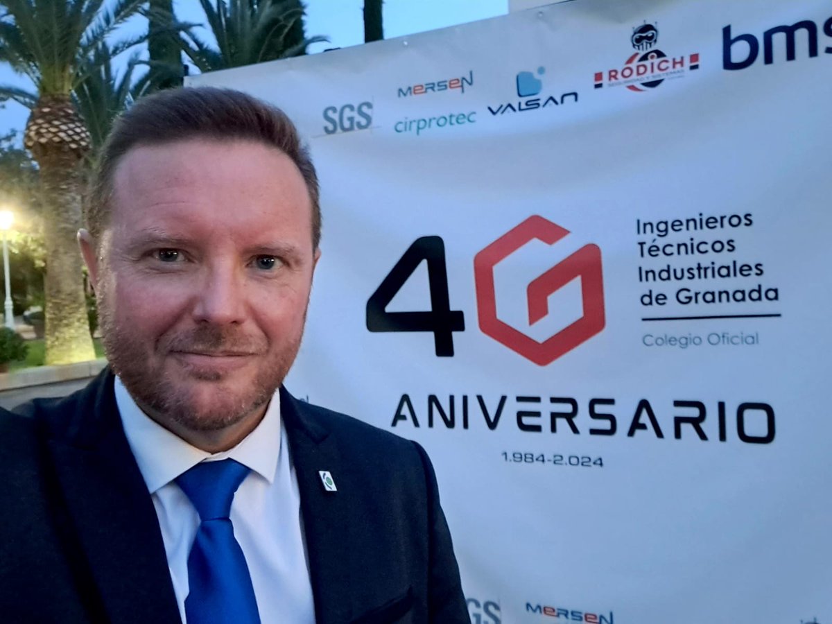 UPGranada_'s tweet photo. ☝️Genaro Sánchez Capilla, presidente de UPG asiste al 40 aniversario del Colegio Of. Peritos e Ingenieros Técnicos Industriales de Granada.

Fernando Terrón, su Decano, da la bienvenida a los asistentes. Enhorabuena!🫶 https://t.co/mlSbqSnOdM