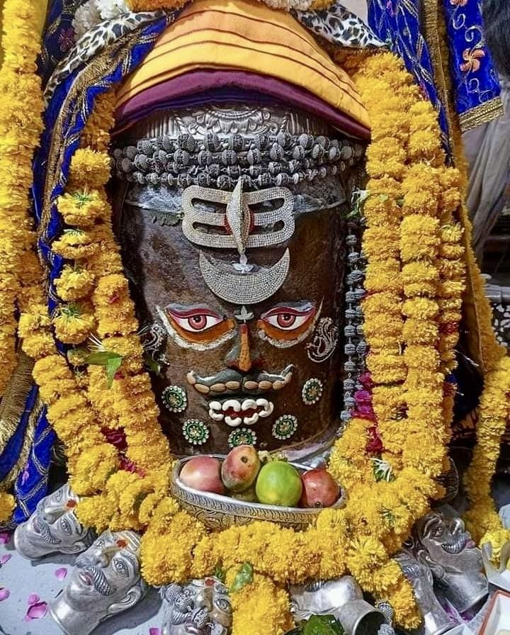 12Jyotirling's tweet photo. श्री महाकालेश्वर ज्योतिर्लिंग जी के आज के भस्म आरती श्रृंगार दिव्य दर्शन 20.04.2024 https://t.co/v4hIsXuwVM