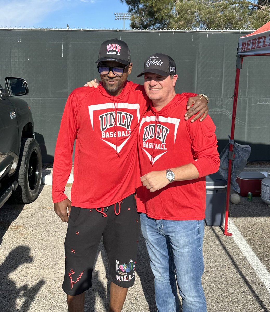 A pair of Rebel NCAA Champions at The Earl tonight for the Silver State Series! 🤩 Anderson Hunt (‘90 @TheRunninRebels) Jeremy Anderson (‘98 @UNLVGolf) #BEaREBEL