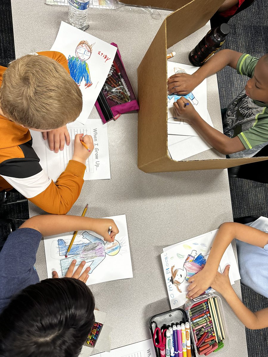 vmdominguez13's tweet photo. Fun Friday in 1st grade! Drawing and writing what they want to be when they grow up and singing about 3D shapes. It’s the little things like this that make my day. 🤗 @CFISD_Hancock https://t.co/YUJsp2Tuvf
