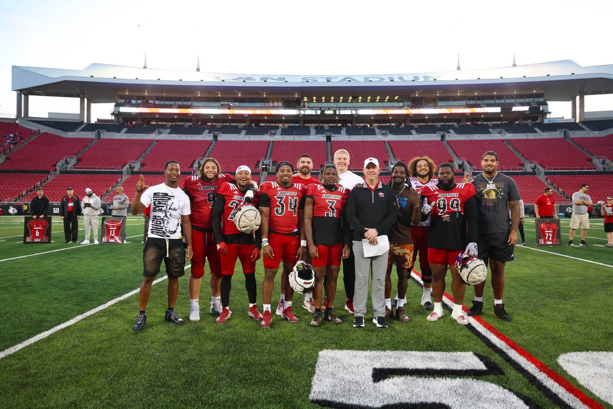 LouisvilleFB tweet picture