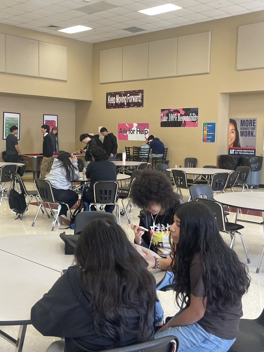 endeavoreagles's tweet photo. Love it when our kids plan for college during activity period. @comfort_dogs Nugget provided emotional support as students completed their #FAFSA, #applytexas, #promisegrant to continue their education when they graduate May 17! @ChannelviewISD https://t.co/wXlNb4AZqy