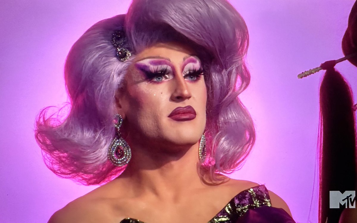 __TVan's tweet photo. Expect this meme to be all over Twitter in the next 24 hours #DragRace https://t.co/798UqjZUSV