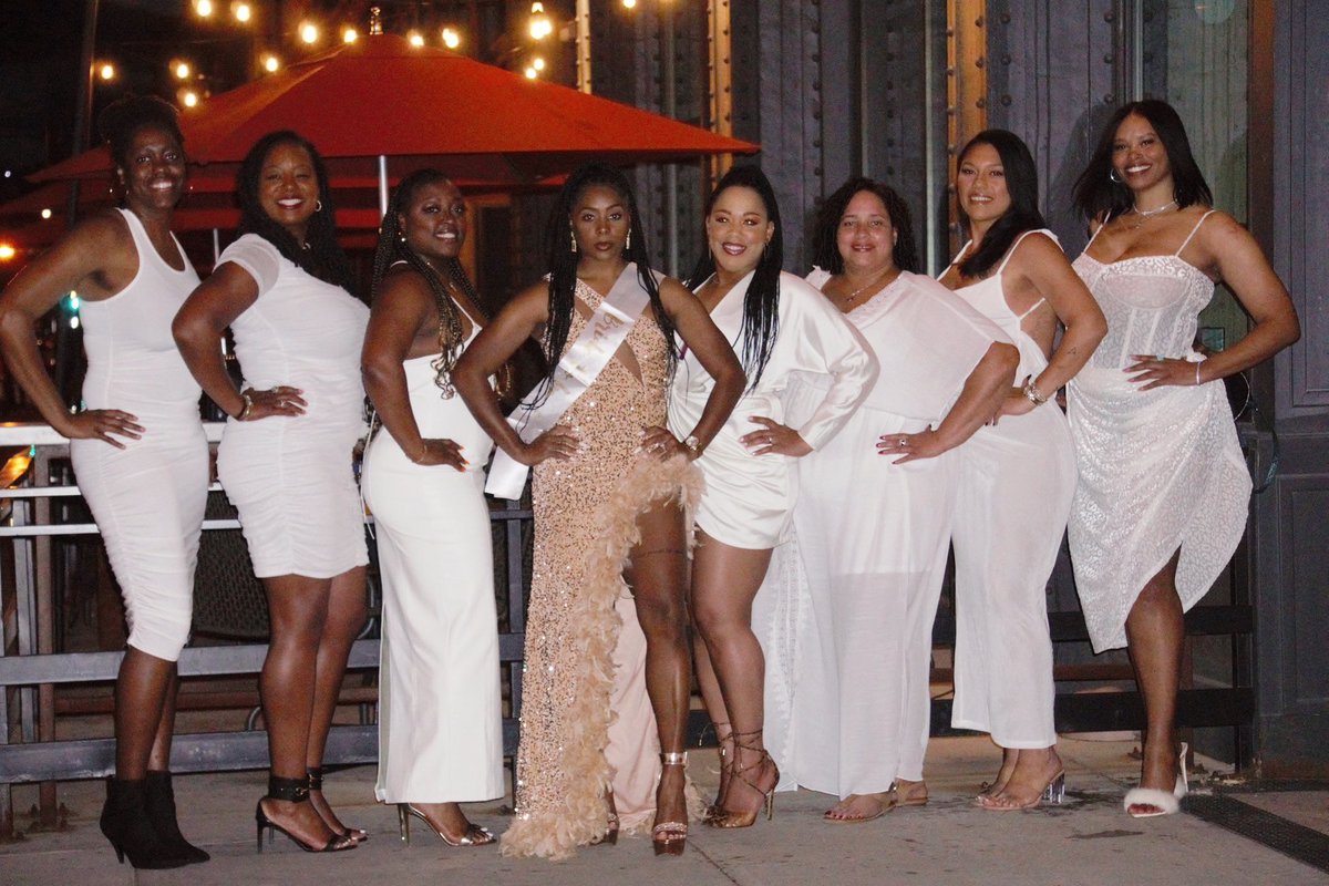 MissNeeNee5's tweet photo. Bachelorette weekend 👰🏾‍♀️💍 #Denver https://t.co/iLrHsq9JIn