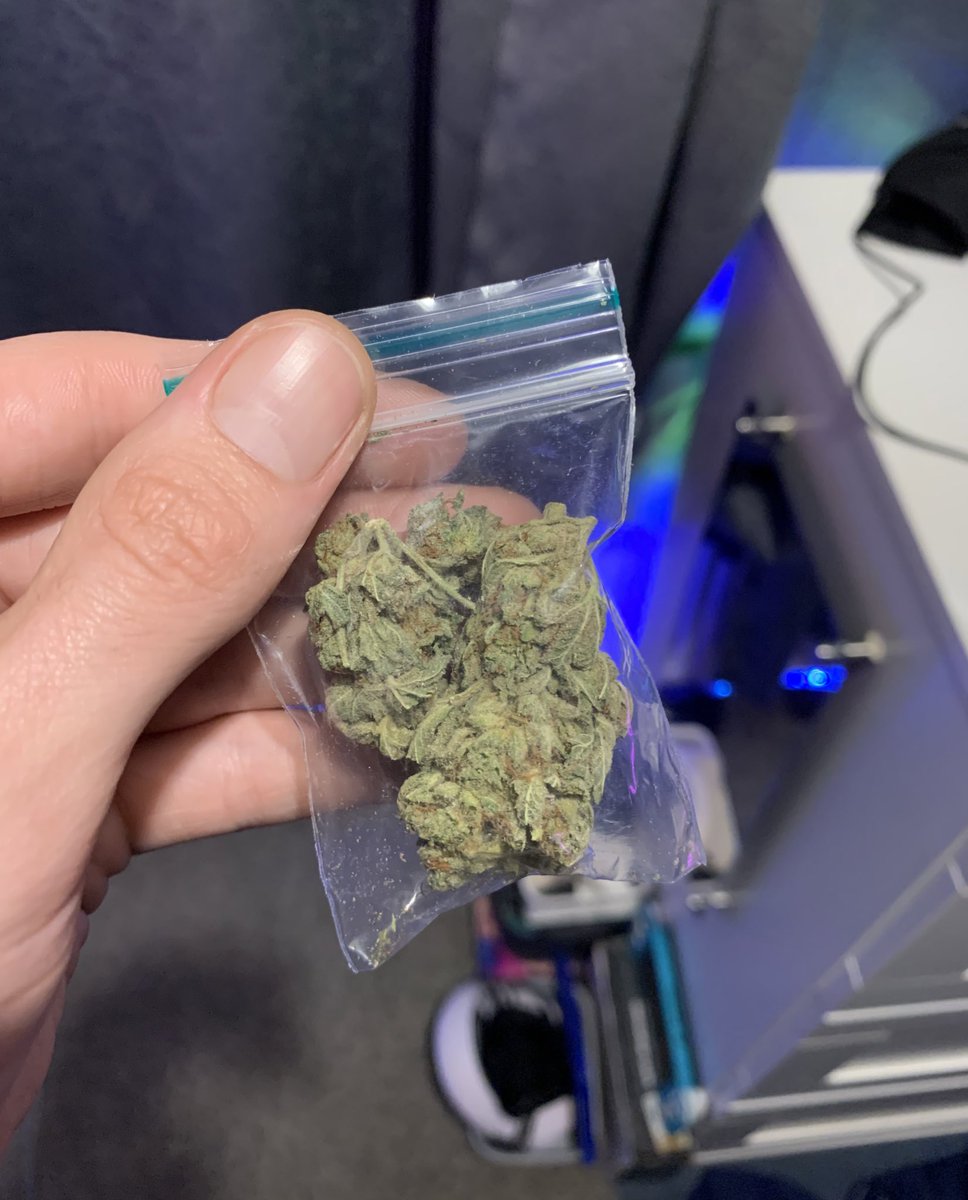 _StonersRUs_'s tweet photo. How long would this last you? 👀 

#StonerFam #Mmemberville https://t.co/jip2qLNrqp