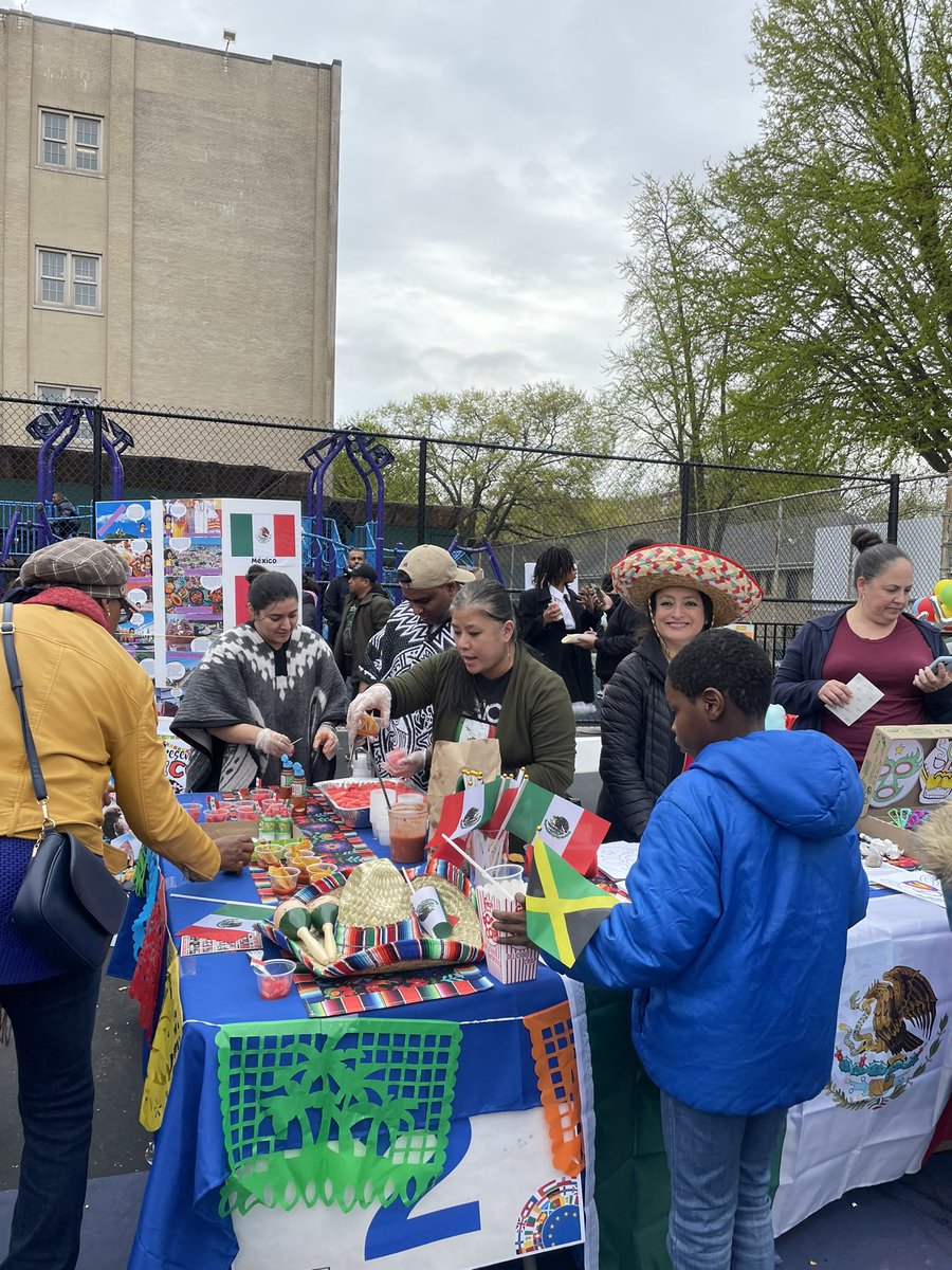 District 8 Multicultural Festival was a great success! Special shout out to Deputy Munce for making it happen. Principal Hamm and the PS 107 team were amazing hosts. Thank you!! @NYCSchools @D8Connect @DOEChancellor