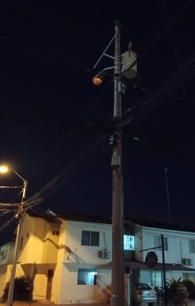 Sres. <a href="/servicioscnelep/">Servicios CNEL EP</a> se visualiza luminaria de codigo 201913 apagada en la Mz2724.
Por favor su ayuda realizando el cambio.