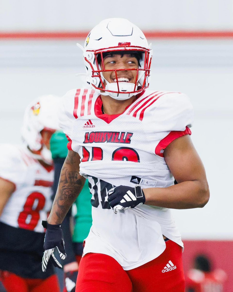 Cool to see Union County grad @KrisHughes04 making some big plays in the Louisville Spring Game. He was first ever Brave to sign with a power 5 football program…and he’s taking full advantage.