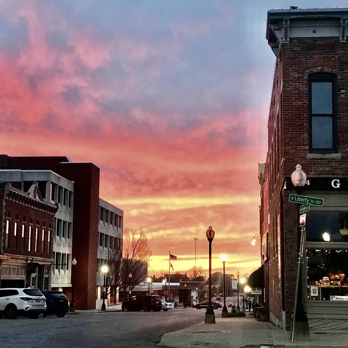 So, it was a late night at the office on a Friday night. As we headed out, our hearts were full seeing people dining in the restaurants and friends meeting friends for drinks and conversation. 

We invite you to see for yourself why we love local. 

#lovelocal