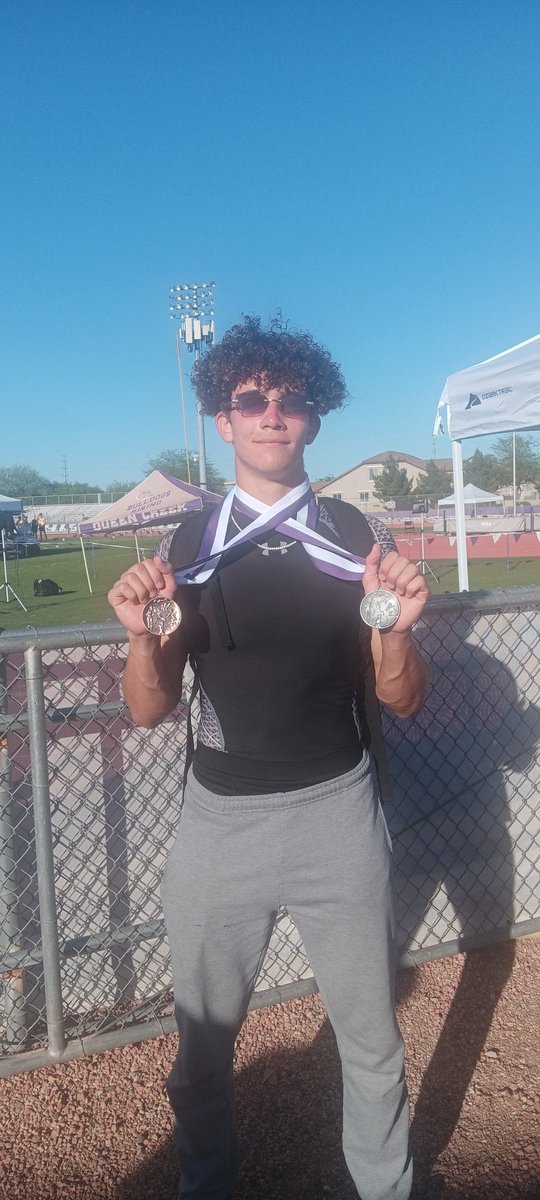 Rylan the Speed Demon👹 Sargent Brings home The Silver🥈 in the 100m The Bronze🥉 in the 200m @ TheTrueGrit invite in the QC 14 points so far today 2 more events left. @CodyTCameron @timeoxtdev @PeteKnow_ @gridironarizona @SargentRylan @CoachCherokee