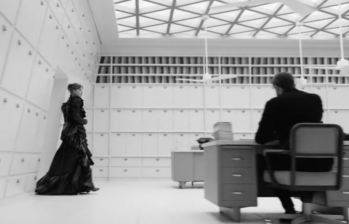 Changing from white to black from her wedding dress to her mourning dress KILLED MY HEART A MILLION TIMES #FortnightMusicVideo #TTPD
