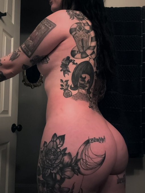 Third 🍑 in three days? Say thank you🖤 https://t.co/aAy0DZKvAb