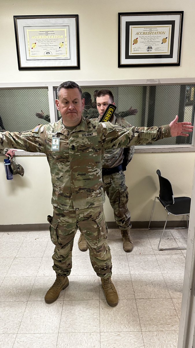Personal Courage in action.

This young @USArmy Soldier attending military police training at Stem Village on @fortleonardwood didn’t hesitate to ensure the Sergeant Major of the Army followed the rules when entering their facility.

This We’ll Defend!