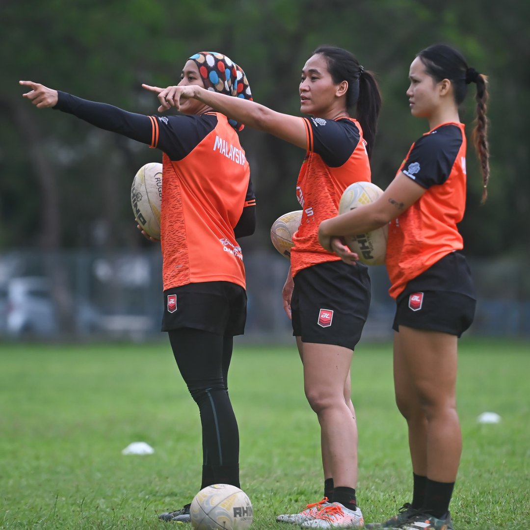 asiarugby's tweet photo. The #BungaRaya7s women's team getting ready for the Sea 7s, building up to the Asia Sevens Series later this year.
#AsiarugbyΒ #MalaysiaRugby #SES7s #AR7s #WomenInRugbyΒ #Rugby7s https://t.co/6hy9xnavN9