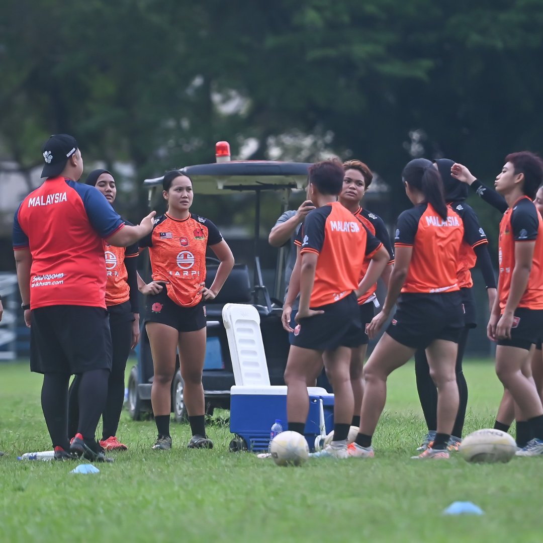 asiarugby's tweet photo. The #BungaRaya7s women's team getting ready for the Sea 7s, building up to the Asia Sevens Series later this year.
#AsiarugbyΒ #MalaysiaRugby #SES7s #AR7s #WomenInRugbyΒ #Rugby7s https://t.co/6hy9xnavN9