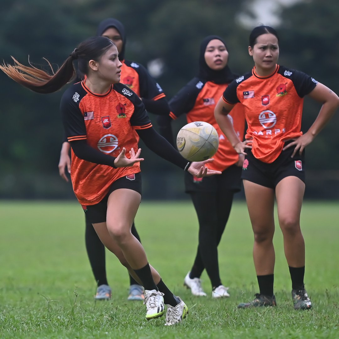 The #BungaRaya7s women's team getting ready for the Sea 7s, building up to the Asia Sevens Series later this year.

#Asiarugby #MalaysiaRugby #SES7s #AR7s #WomenInRugby #Rugby7s