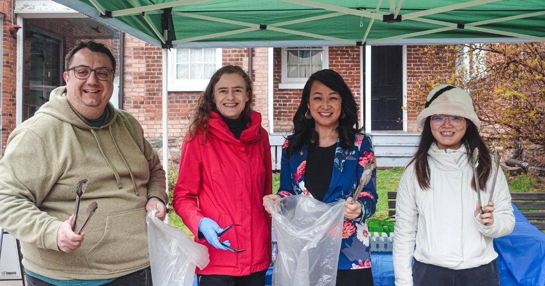 Today the #YongeNorthYork community showed support in the city's initiative, @LiveGreenTO by embarking on a 20-min community cleanup makeover. BIA participants and community members gathered at the #GibsonHouseMuseum, dedicating their time and effort to beautifying our district.