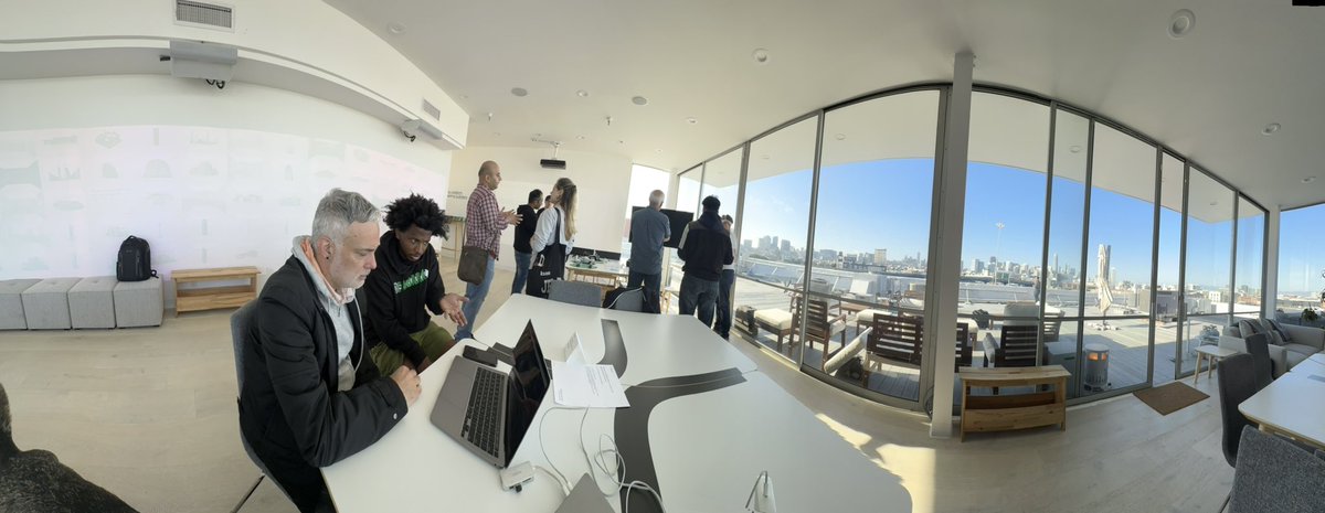 romyilano's tweet image. Making art for #spatialreality #AugmentedReality at the treasury Friday demo nights