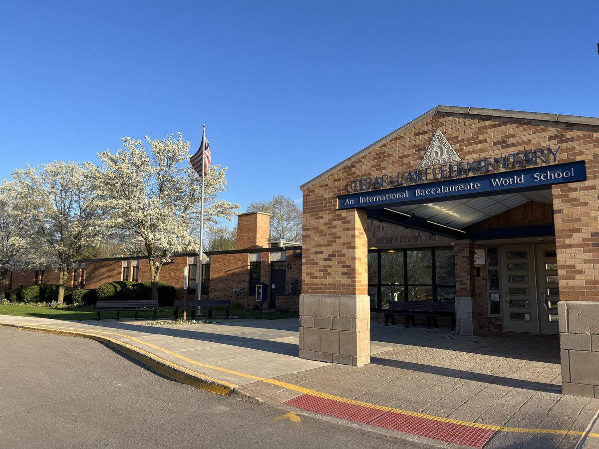April showers 🌧️ bring May flowers 🌷🌼. #ClearLakeIB