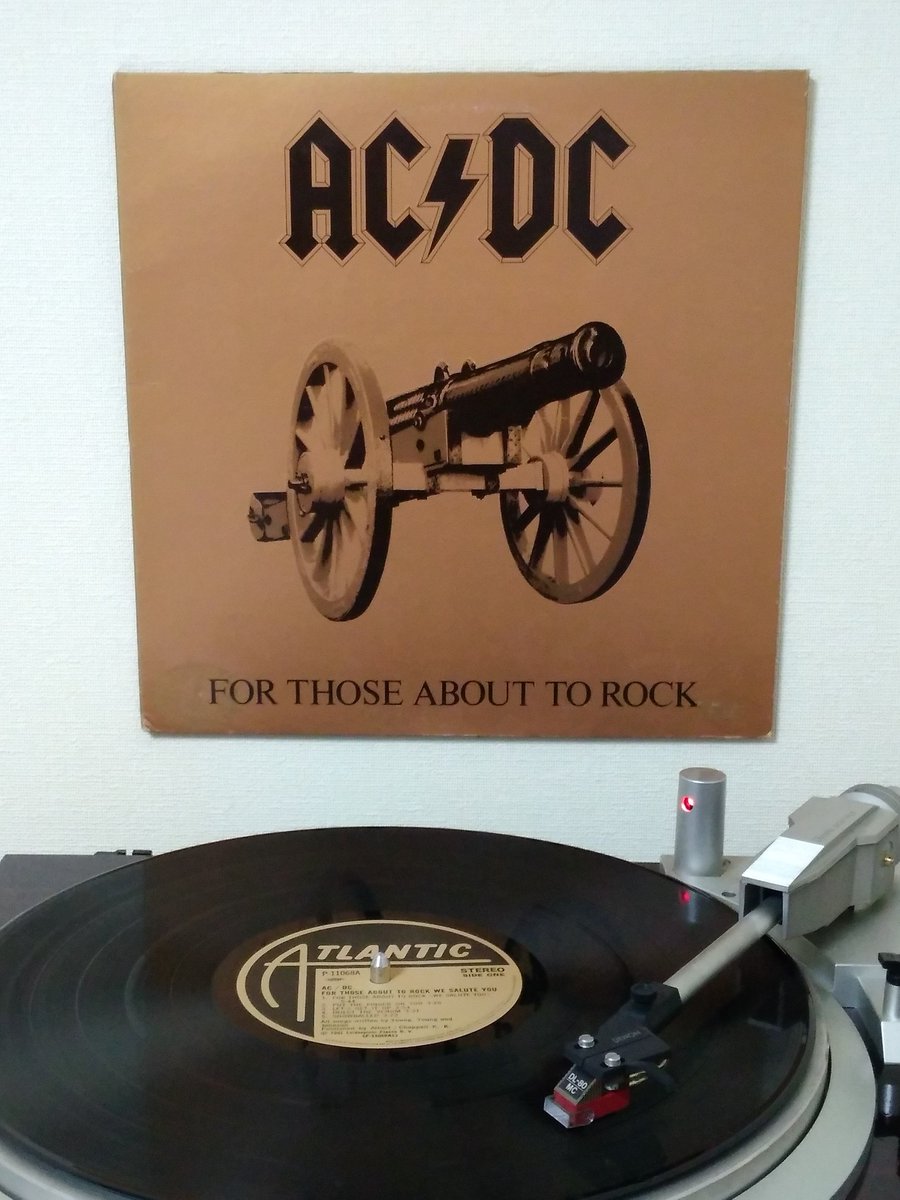 AC/DC - For Those About to Rock (We Salute You) (1981) 
#nowspinning #NowPlaying️ #アナログレコード
#vinylrecords #vinylcommunity #vinylcollection 
#classicrock #hardrock 
#ACDC