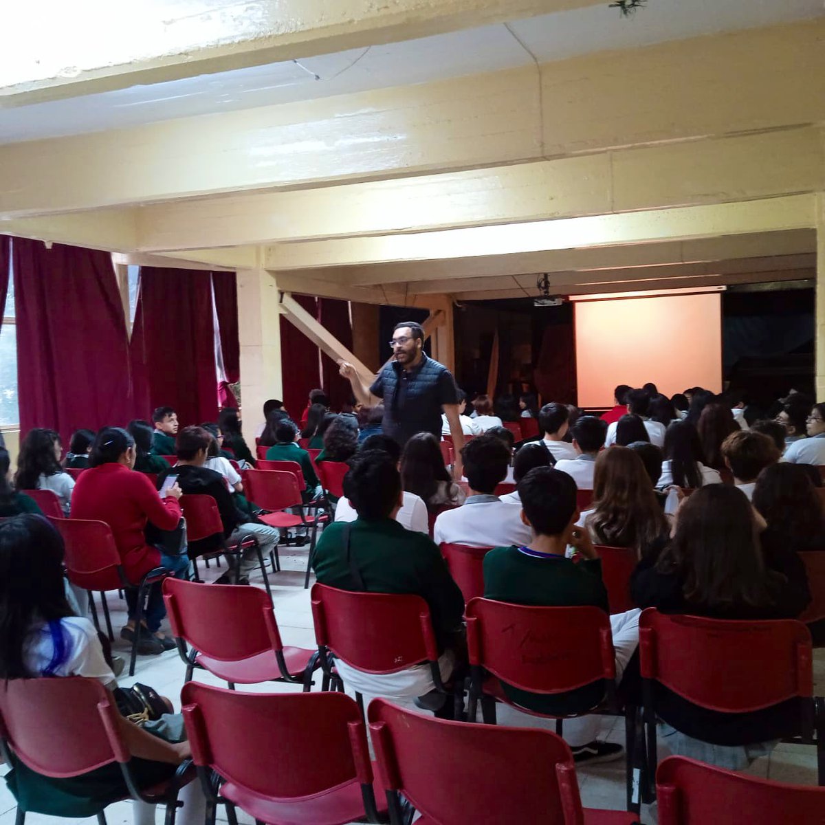 DIF_NMX's tweet photo. 🔸Llevamos a cabo la plática “Bullying y sus consecuencias” a niños y adolescentes de “Casa Hogar para Varones” #CAHOVA. 

Y realizamos plática sobre acoso escolar en el marco  de la Jornada por la Paz y la Sana Convivencia en la alcaldía Cuauhtémoc, CDMX. 👧🏽👦🏻 https://t.co/u09wrVh966