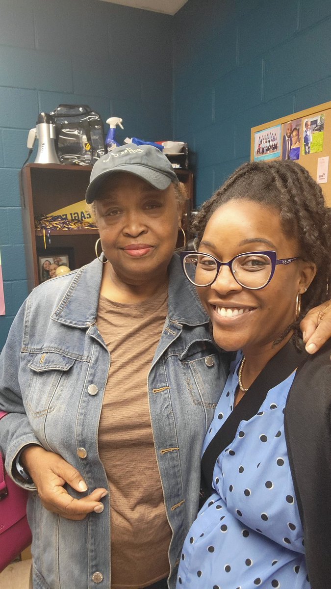 Last week I got a visit from my first assistant principal as an educator. I was 23 and excited to become a teacher 🥰 She's currently enjoying the freedom of retirement #TheGDubbWay #ThisIsHowWeDoIt
#FirstYearPrincipal
#CitySchools
#BCPSS #BaltimoreCity