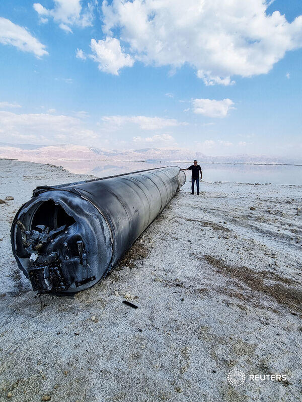 A ballistic missile lies on the shore of the Dead Sea, after Iran launched drones and missiles towards Israel. More photos of the week: reut.rs/3U4QzjS 📷 Alon Ben Mordechai