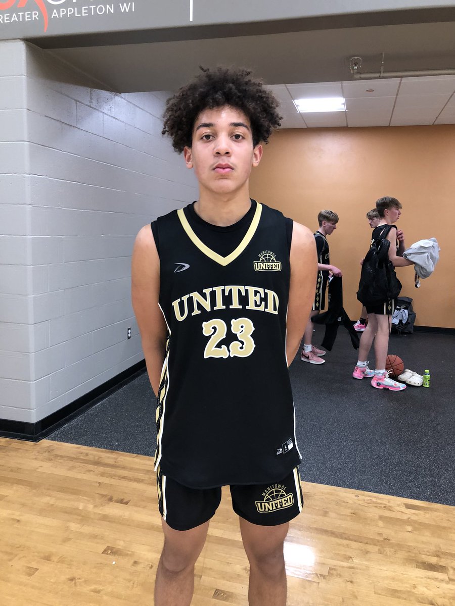 FreshCoastHoops's tweet photo. Strong game from 2026 guard Donovan Cowley for Manitowoc United against a tough All Wisconsin team. Was tough to keep away from the rim and flashed his range beyond the arc #PHMadnessInTheMidwest @PHCircuit @Donovancowley23 https://t.co/opsyNf1OM1
