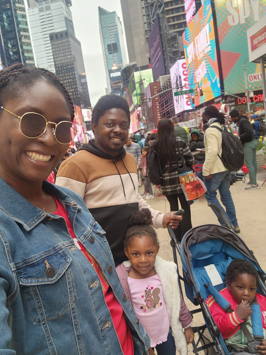 OSO_Tee's tweet image. We are Nigerians, we support our own! We were at Time Square, New York, this evening to support our own, all the way from New Haven Connecticut!!! Omooo, I salute @Tunde_OD&apos;s courage!!! It&apos;s so inspiring! Go bring the Guiness World Record home!

#ChessMarathonForChange…