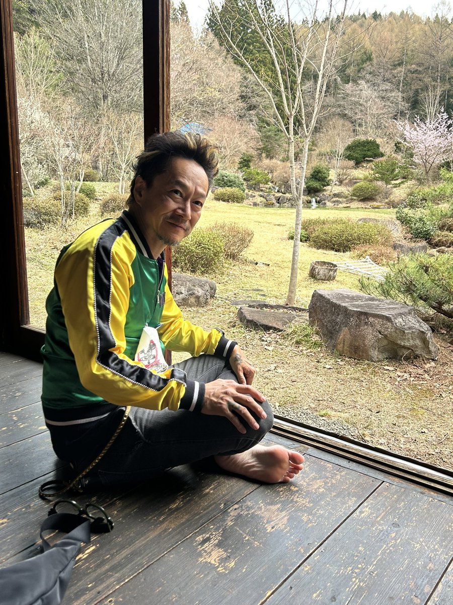 doravideo's tweet photo. 山形の蕎麦処「三百坊」色んなアーティストと来たな〜みんな喜んでくれて嬉しいな〜今度は誰と行くかな？
#灰野敬二
#中村達也 https://t.co/DssEOPMPZh