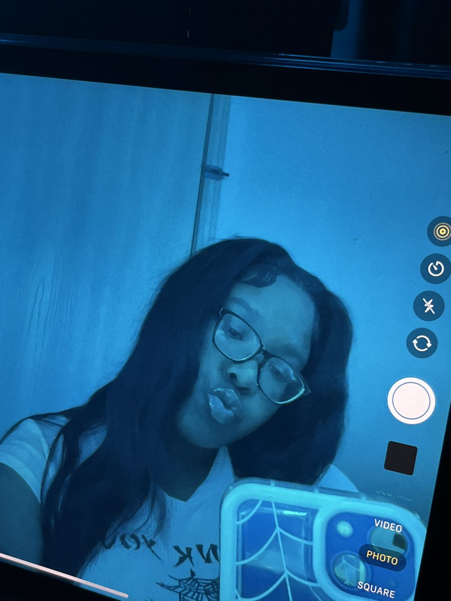 irulannnn's tweet photo. just a ipad kid🦋 https://t.co/9VwJbpdJnp