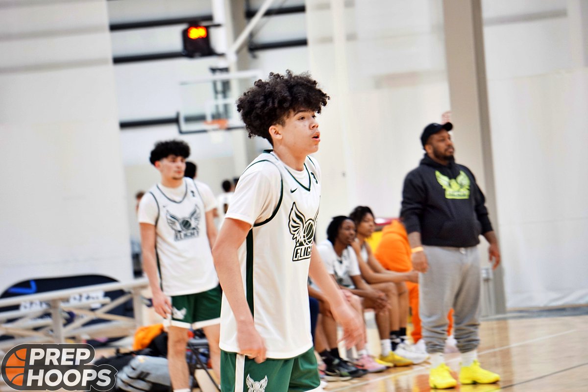 This 16U @AthleticsFlight team has no shortage of talented guards. I like what I have seen from G Micah Mandley. He is a smooth and confident kid. He can simply put the ball in the rim. Good shooter and touch in the paint. #PHTheStage