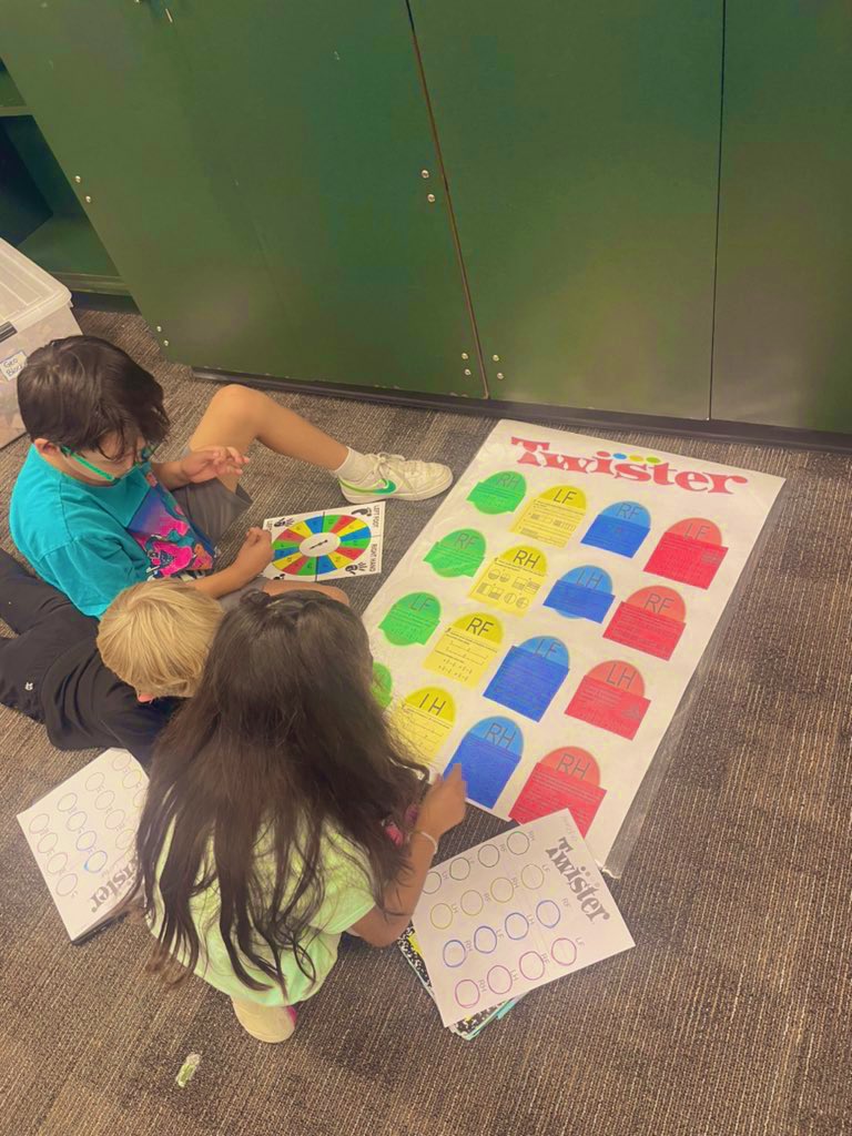 msroxanaluis's tweet photo. Our Fractions Review, Twister Edition! 🟢🟡🔵🔴 Our kids had lots of fun solving fractions and getting more practice. 🧠✏️We don’t just learn, we have fun! ✏️✨ @HumbleElemMath @MrsVelasco_HE @HumbleISD_HE #mathreview #3rdgrademath https://t.co/4UTleF0b2s
