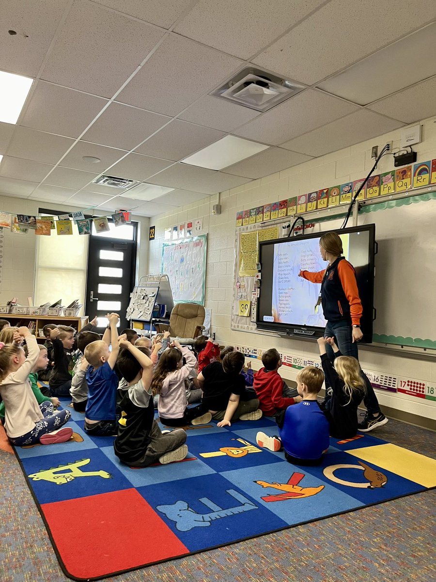 Thumbs up 👍🏼 for digraphs and blends! #ClearLakeIB kindergartners listened to poems and gave a thumbs up when they heard a digraph or blend! Fun way to work on literacy and our #IBPYP ATL communication and thinking skills!