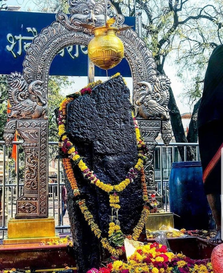 शनि शिंगणापुर से न्याय के देवता शनि देव के प्रातः काल अलौकिक अभिषेक दर्शन