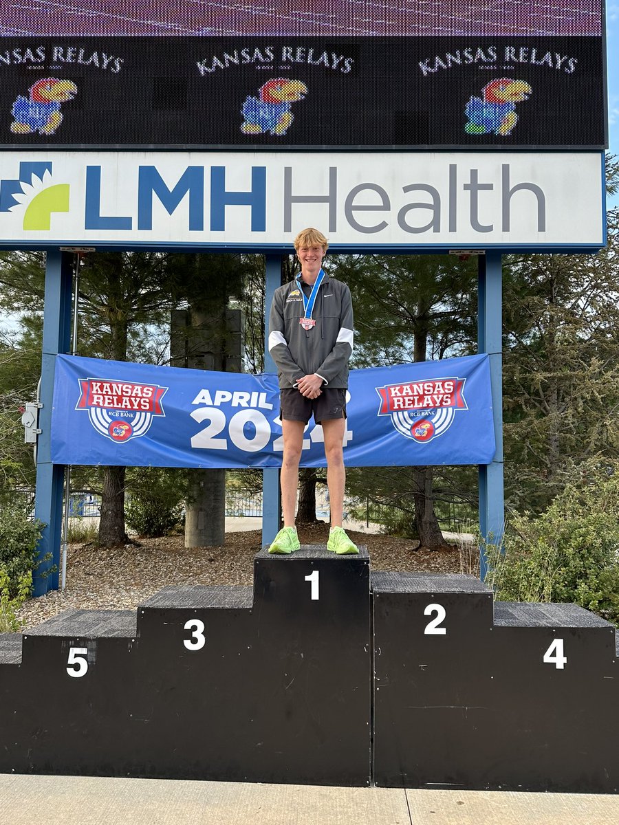 OSXCFalcons's tweet photo. ✅ School Record
✅ KU Relays Champion

Seeded 10th coming into the race, Dylan Plath storms from last to first on the last lap to win the boys 800m at the KU Relays in a time of 1:53.53!! https://t.co/mtVzslANuv