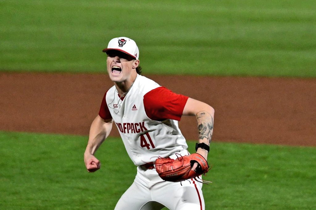 FINAL: @NCStateBaseball clinches another marquee series with a comeback 5-4 win vs rival UNC. Freshman Jacob Dudan was electric in a 1-2-3 9th, pumping 96-98 heat, freezing Honeycutt on 96 on the black to end it. Fellow frosh Luke Nixon made 2 great diving plays behind him at 2B.